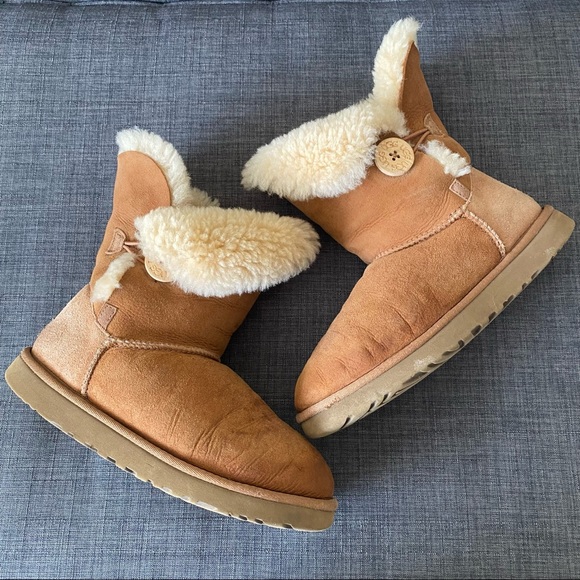 UGG BAILEY BUTTON BOOTS - Picture 3 of 10